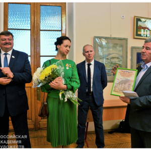 Академик РАХ В. С. Бубела-Маслова передала свою картину в дар Госпиталю им. Н.Н.Бурденко. Фото: Павла Герасимова