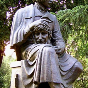 Памятник Н.В. Гоголю. 2002 г. Рим.  Автор: З.К. Церетели