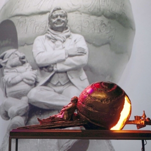 Памятник «Атом Солнца Олега Табакова» работы А.Рукавишникова открыт в Москве