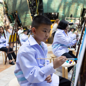 Мастер-класс З.К.Церетели для детей из Тайланда. Фото: Виктор Берёзкин, пресс-служба РАХ