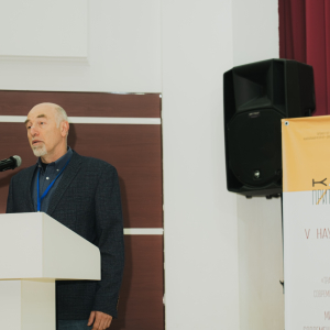 V конференция «Мифологические измерения современного изобразительного искусства Большого Кавказа и юга России» в Нальчике. Фото: пресс-служба Дворца творчества детей и молодежи Министерства просвещения КБР.