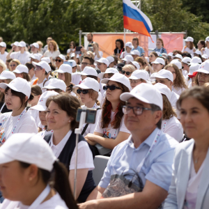 Президент РАХ З.К.Церетели на открытии II Международного детского культурного форума в Москве. Фото: Виктор Берёзкин, пресс-служба РАХ