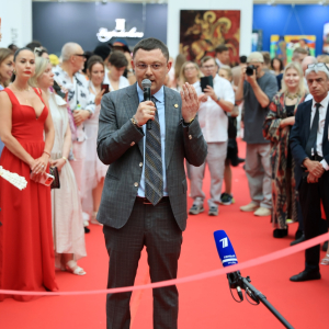 XV фестиваль современного искусства «Традиции и современность» в Гостином дворе. Фото: Виктор Берёзкин, пресс-служба РАХ