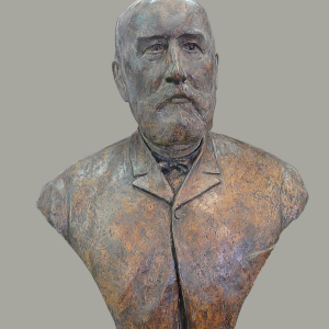Г.В. Додонова. Скульптура Петербургского купца А.М. Ушакова. 2009г., керамика. Музей Нарвская застава. Из буклета «Скульптуры Галины Додоновой», 2014 г.