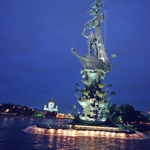 5 сентября 1997 года состоялось открытие «Памятника в ознаменование 300-летия Российского флота. Петр I», работы З.К.Церетели
