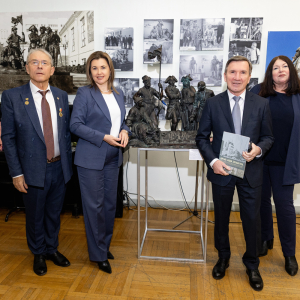 Юбилейная выставка «Время, люди, скульптура» Сергея Олешни в Ростове-на-Дону. Фото: Артур Оганесян
