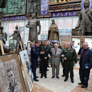 З.К.Церетели посетил открытие выставки, посвященной Дню Героев Отечества, в МВК РАХ