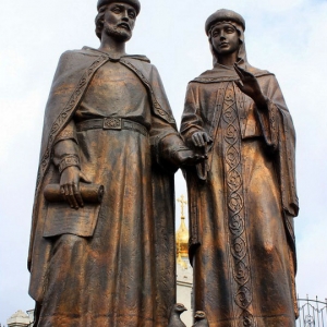 К.М. Зинич. Памятник Петру и Февронии. г.Абакан. 2009