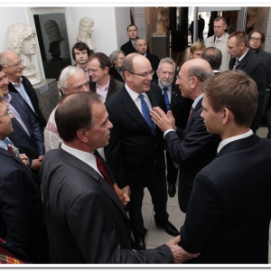 06.10.2013. Посещение князем Монако Альбером II выставки произведений М.Морнара в Галерее искусств Зураба Церетели. Фото С.Шагулашвили 