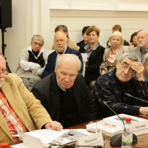На заседании Президиума РАХ 13 ноября 2012 года. Вручение регалий почетного члена РАХ Инне Чуриковой и Глебу Панфилову. Фото: Серги Шагулашвили для РАХ.