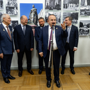 Юбилейная выставка «Время, люди, скульптура» Сергея Олешни в Ростове-на-Дону. Фото: Артур Оганесян