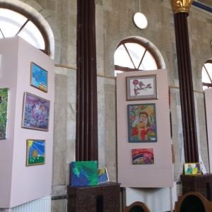 Международная выставка «Радужная мозайка» с участием стажеров Творческой мастерской живописи РАХ в Казани.