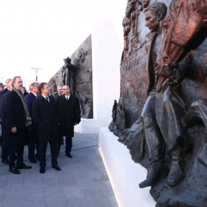 22.04.2021. В Севастополе открыт памятник, посвященный окончанию Гражданской войны на юге России, авторства академика РАХ А.Н.Ковальчука