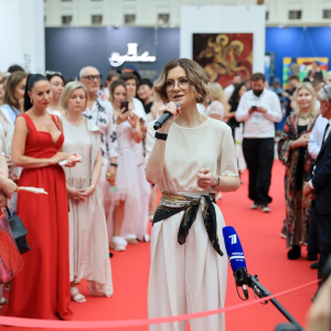 XV фестиваль современного искусства «Традиции и современность» в Гостином дворе. Фото: Виктор Берёзкин, пресс-служба РАХ