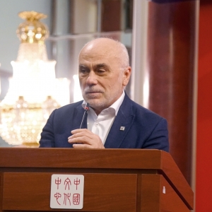 Вручение регалий Почетного члена РАХ председателю Союза художников Китая  Фань Дианю