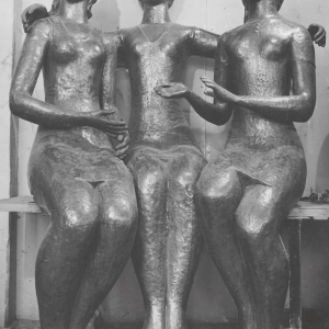 Г.В. Додонова. Памятник «Вера Надежда Любовь». 1975г., медь, выколотка. Дворец культуры нефтяников. Урай, Тюменская область. Из буклета «Скульптуры Галины Додоновой», 2014 г.