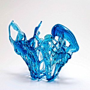 Р.И. Оздоев. «Всплеск волны» , 2012, гутное стекло, 24х28х12 см., частная коллекция, автор фото Оздоев Р.Р.