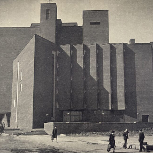 Ю.П. Гнедовский (1930-2024). Здание Театра драмы и комедии на Таганке в Москве (в соавторстве с А.В.Анисимовым и Б.Таранцевым). Из журнала Строительство и архитектура Москвы. Декабрь 1980 года. Выпуск №12