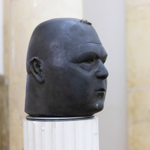 Д.Н. Тугаринов. Портрет Рукавишникова. 2021 г. Алюминий, литье. 40х39х32 см. Собственность автора. Фото Виктора Берёзкина, пресс-служба РАХ