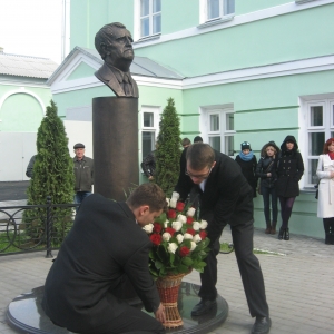08.10.2015. Открытие бюста композитору Г.В.Свиридову в Фатеже.